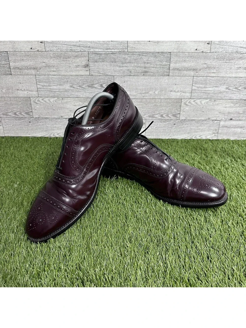 Allen Edmonds Strand Burgundy Calfskin Leather Cap Toe Sz 10.5D VIEW ALL PHOTOS